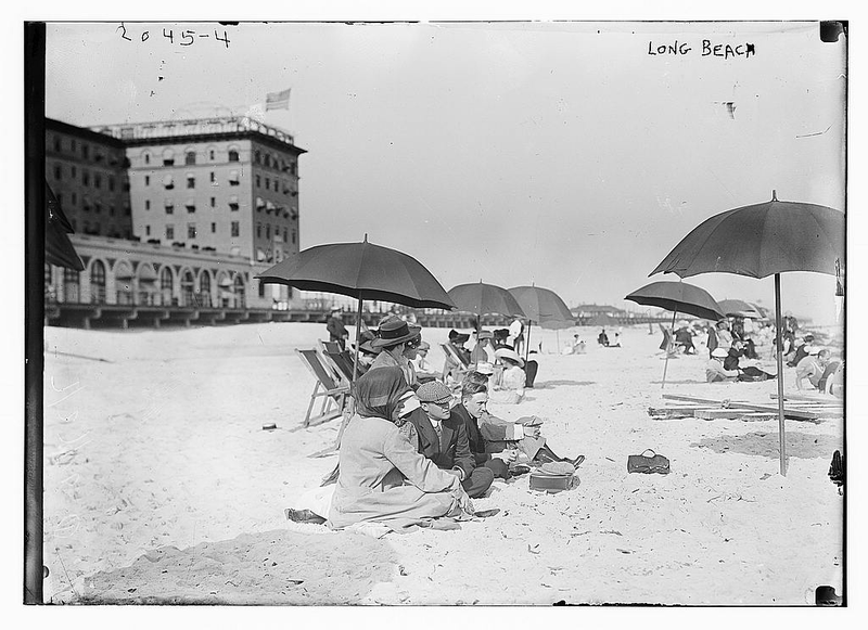 Illustration for article titled Vintage Beach